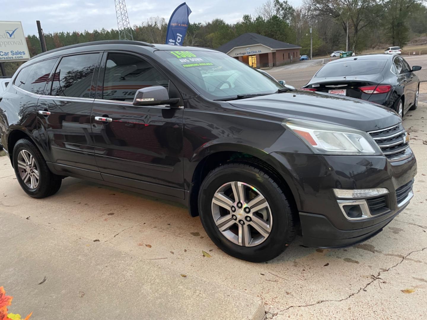 2017 Gray /Gray Chevrolet Traverse (1GNKRHKD2HJ) with an 3.6L engine, Auto transmission, located at 204 Hwy. 16 East, Carthage, MS, 39051, (601) 267-7277, 0.000000, 0.000000 - Photo#1